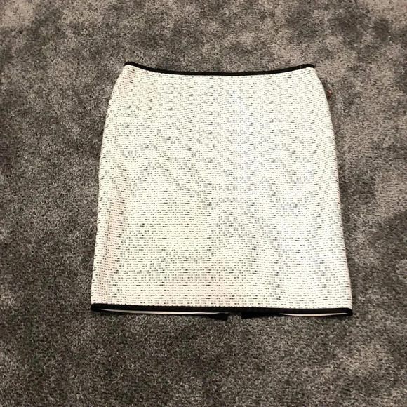 Vera Wang Skirt Size 4 Lavender Label Designer Elegant Workwear - Picture 1 of 5